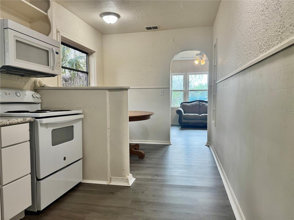 Property for sale at 425 E SESSOMS AVENUE, LAKE WALES, FL, 33853
