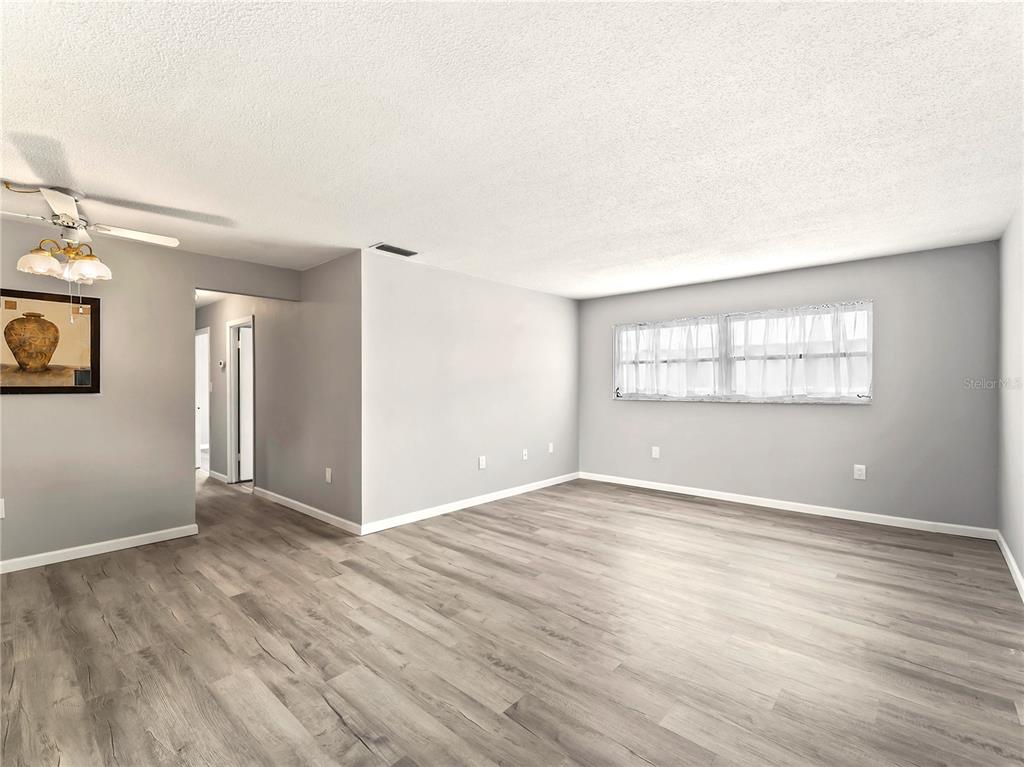 Living Room/Dining Area