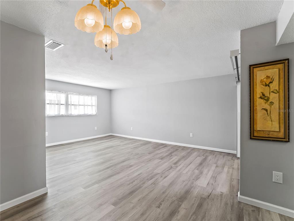 Living Room/Dining Area