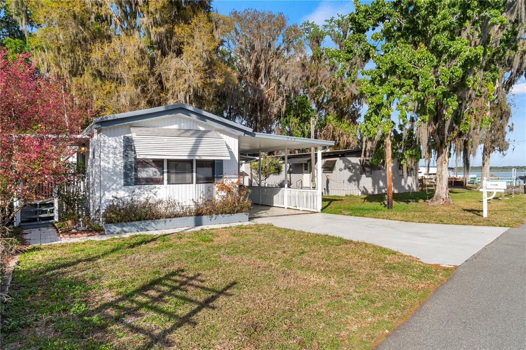 Property for sale at 942 CR 461, LAKE PANASOFFKEE, FL, 33538