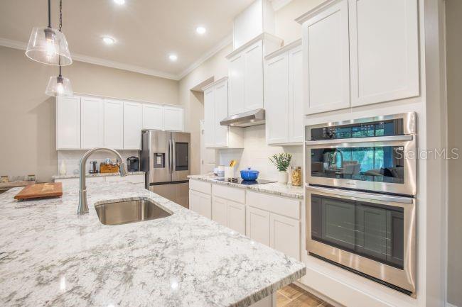 Model home - actual features may vary.
