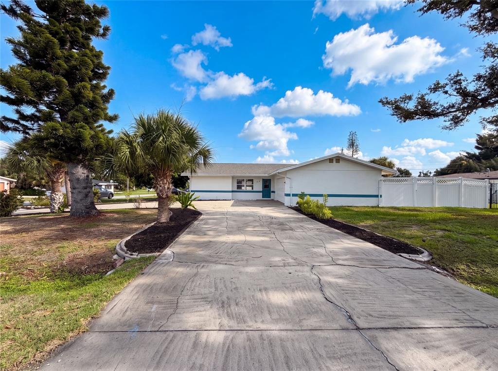 Property for sale at 1672 JUPITER ROAD, VENICE, FL, 34293