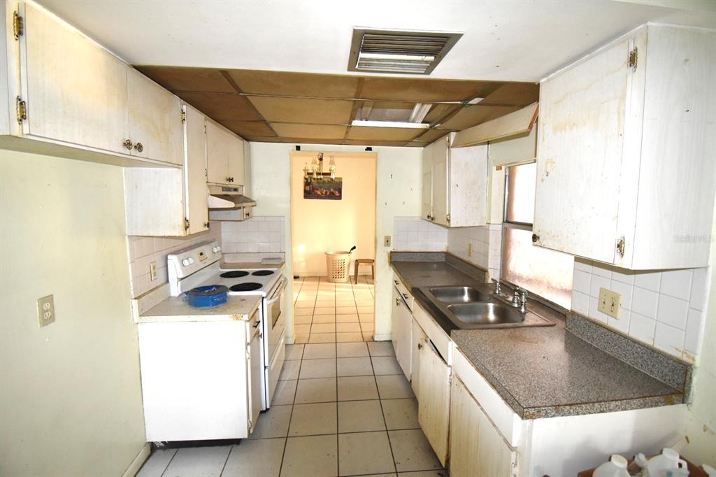 Property for sale at 704 LEMONWOOD DRIVE, OLDSMAR, FL, 34677