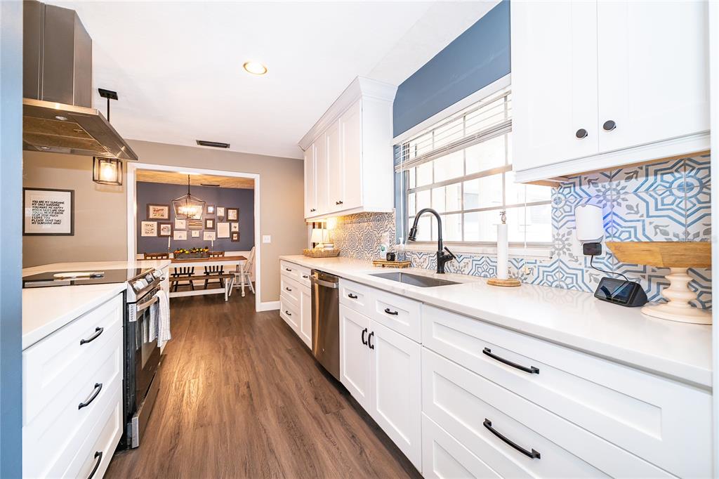 Kitchen Featuring Modern Finishes!