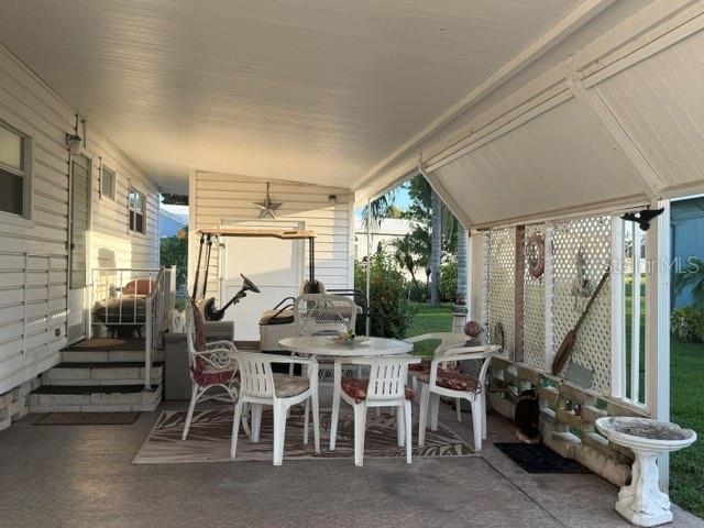 Carport/Lanai
