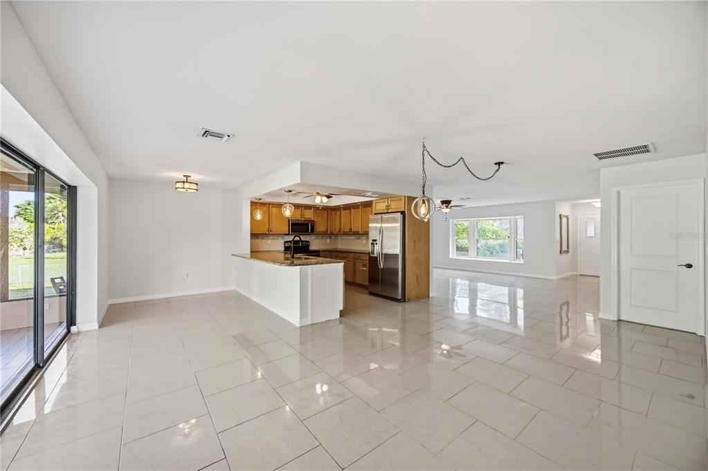 Kitchen/Dining area
