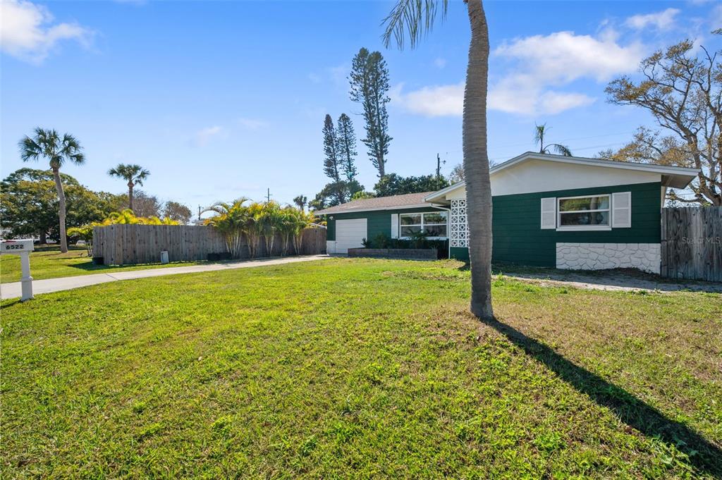 Property for sale at 6522 112TH STREET, SEMINOLE, FL, 33772