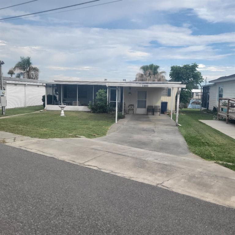 Property for sale at 1403 LAKEVIEW DRIVE, TAVARES, FL, 32778