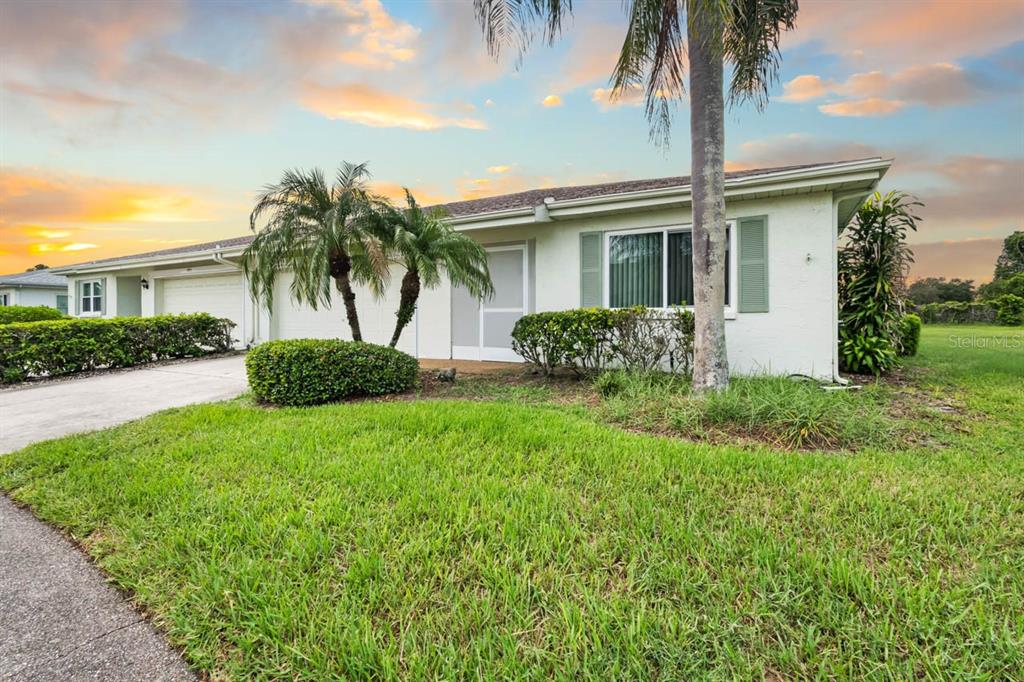 Property for sale at 2209 HARTLEBURY WAY UNIT 402, SUN CITY CENTER, FL, 33573