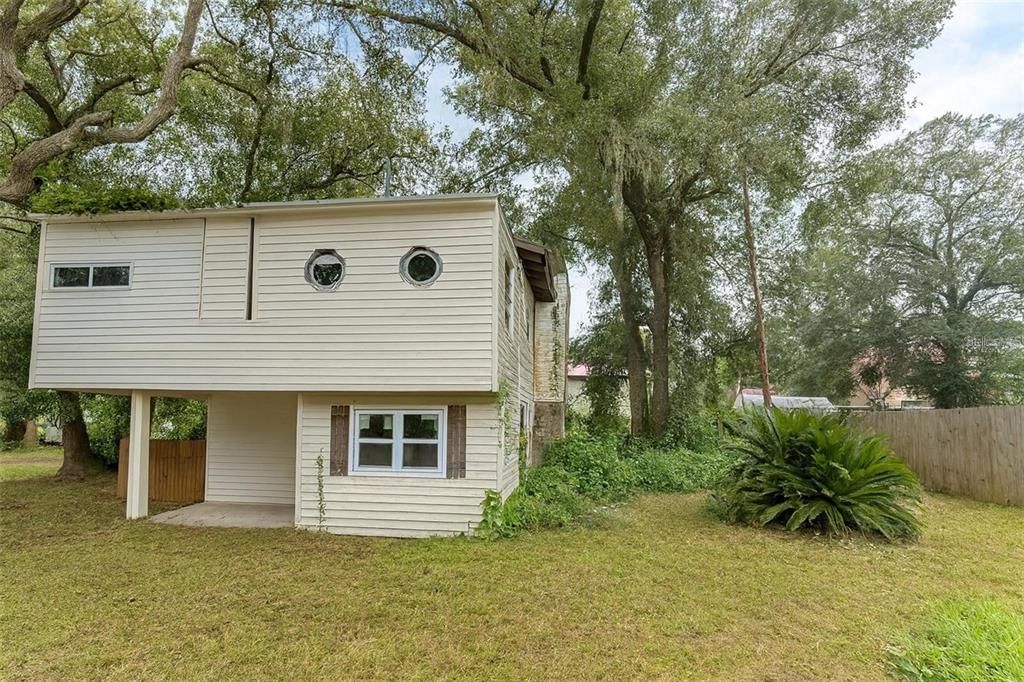 Property for sale at 20850 SE 156TH PLACE, UMATILLA, FL, 32784