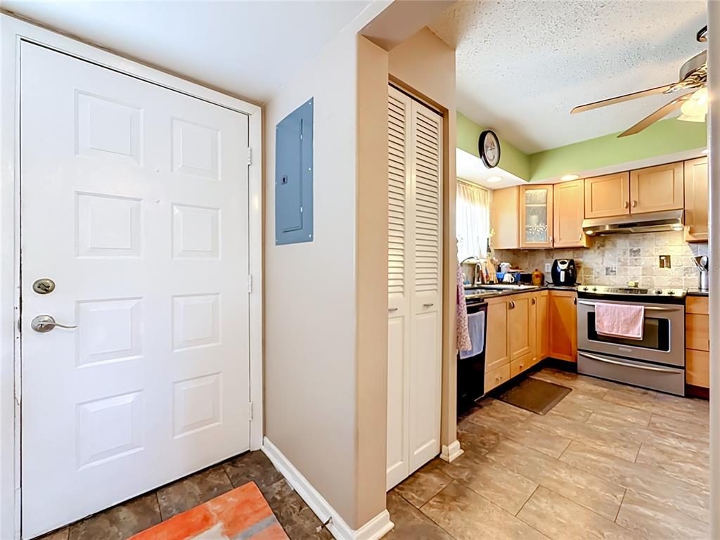 Property for sale at 6305 NEWTOWN CIRCLE UNIT 5B4, TAMPA, FL, 33615