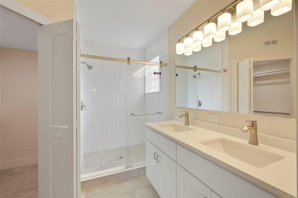 En Suite Bath - Primary Bedroom