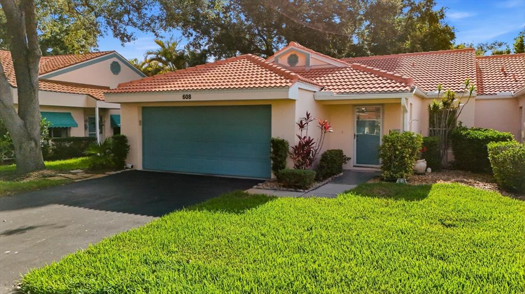 Property for sale at 608 TYSON TERRACE UNIT 8, VENICE, FL, 34285
