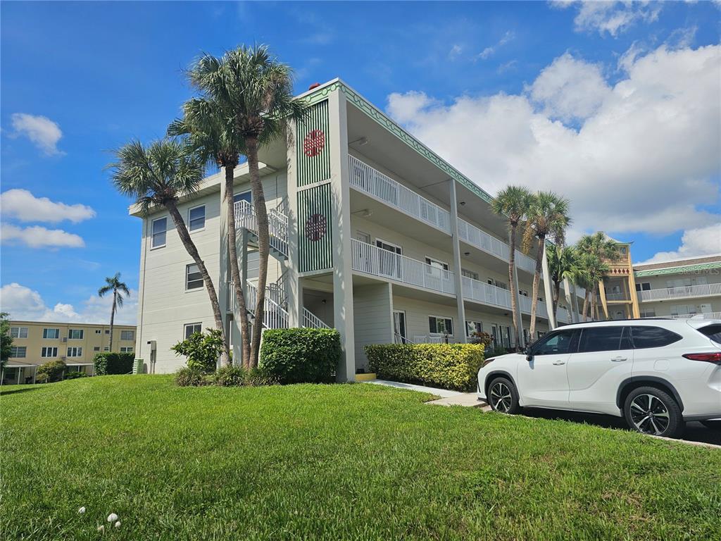Property for sale at 2070 WORLD PARKWAY BOULEVARD UNIT 22, CLEARWATER, FL, 33763