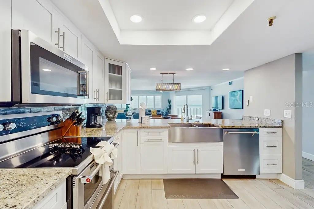 STATE-OF-THE-ART KITCHEN FEATURING STAINLESS STEEL APPLIANCES AND DOUBLE OVEN