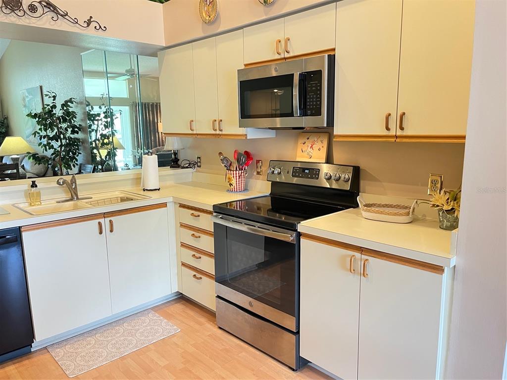 Property for sale at 6713 STONE RIVER RD UNIT 203, BRADENTON, FL, 34203