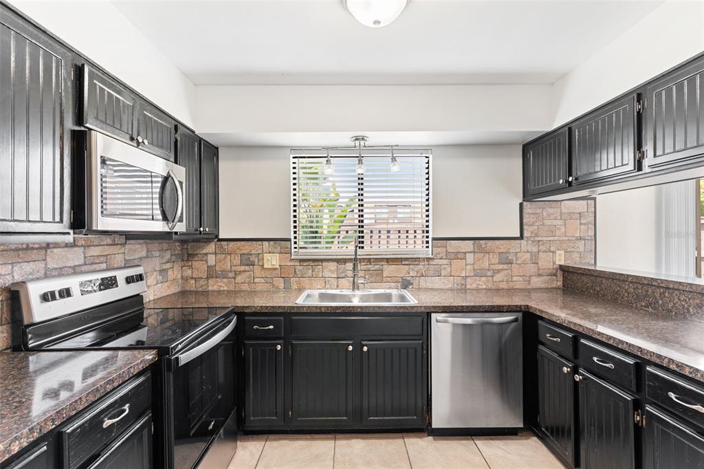 Property for sale at 1836 N CRYSTAL LAKE DRIVE UNIT 87, LAKELAND, FL, 33801