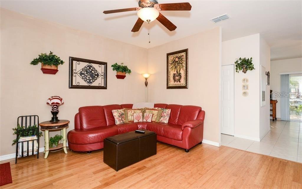 Property for sale at 7685 PLANTATION CIRCLE UNIT B, UNIVERSITY PARK, FL, 34201