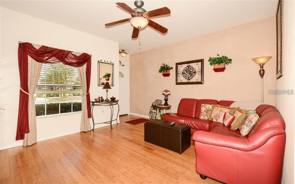 Property for sale at 7685 PLANTATION CIRCLE UNIT B, UNIVERSITY PARK, FL, 34201
