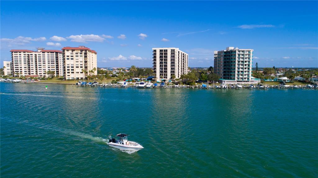 Island Walk a Waterfront Complex!