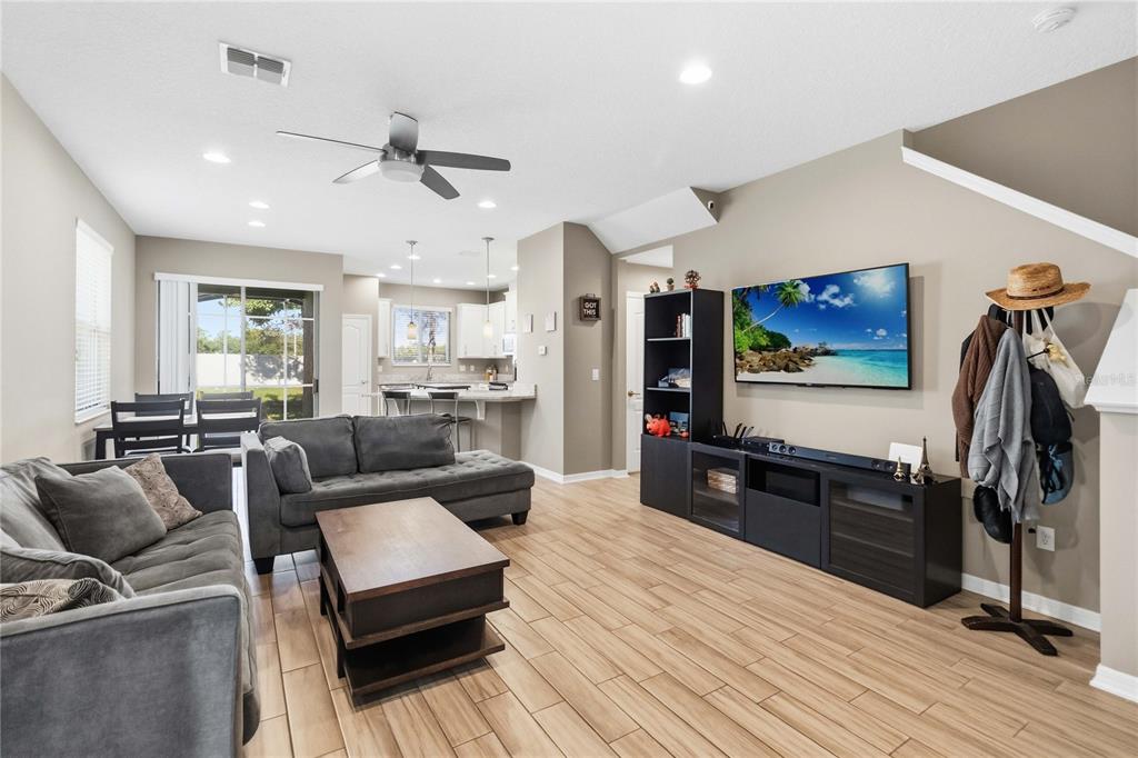 Bright, comfortable living space for everyday gathering