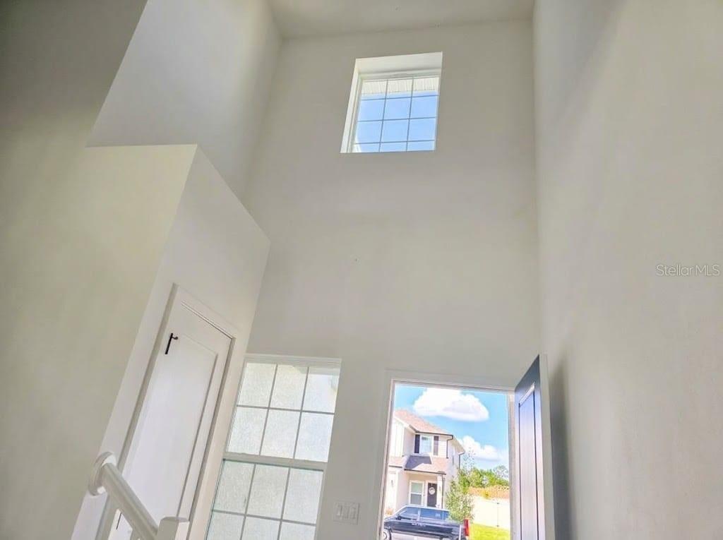 FOYER / ENTRANCE