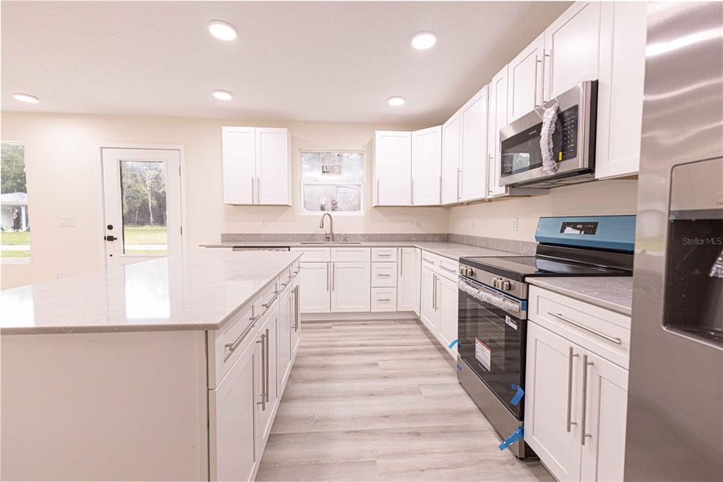 Property for sale at 2399 CR 423, LAKE PANASOFFKEE, FL, 33538