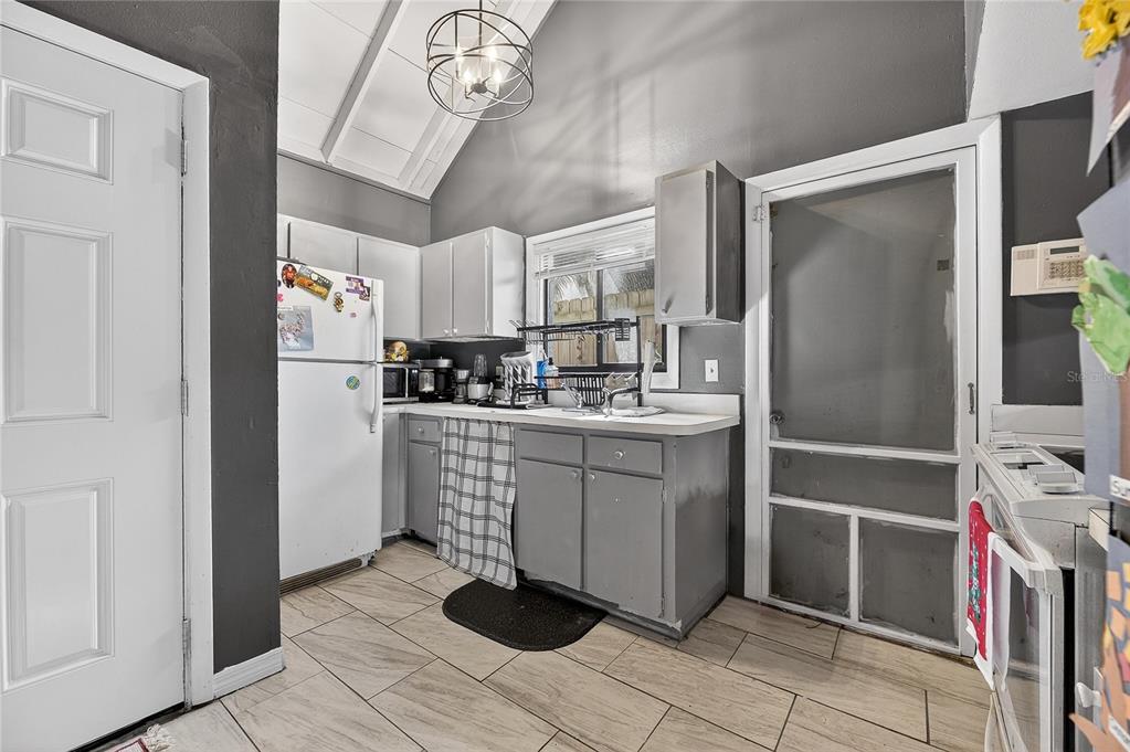 Property for sale at 5601 ASHLEY OAKS DRIVE UNIT 6, TAMPA, FL, 33617