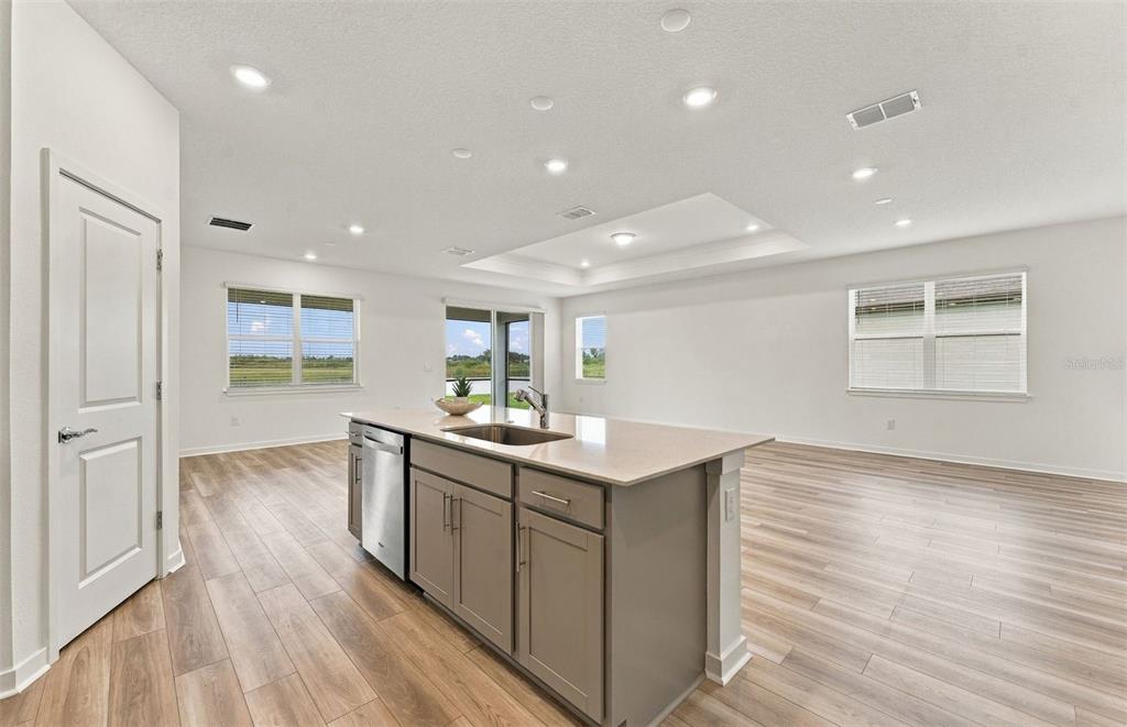 Center Island w/Storage