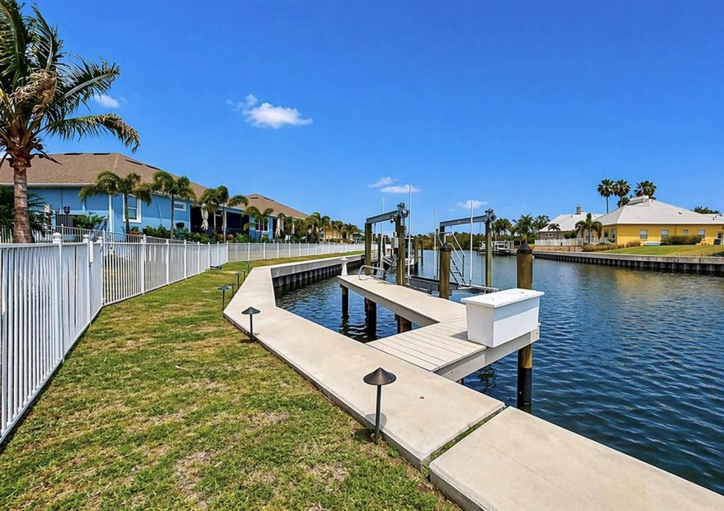 Property for sale at 954 SIGNET DRIVE, APOLLO BEACH, FL, 33572