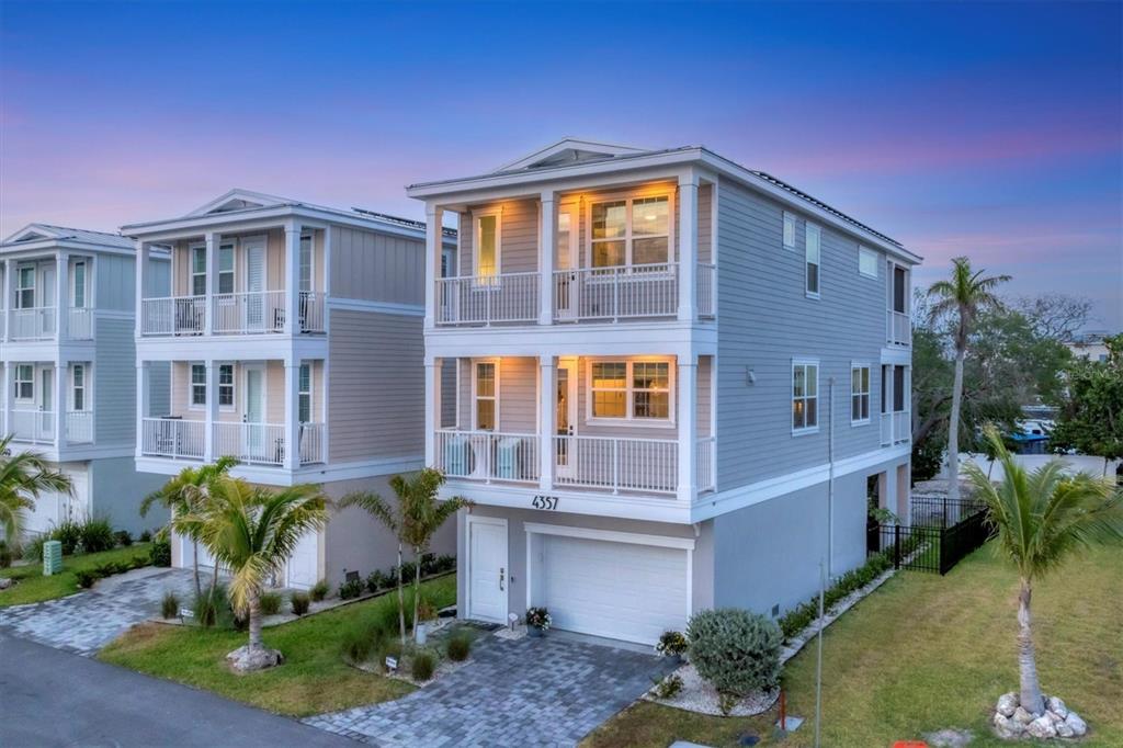 Corner Unit for Open Views & Privacy