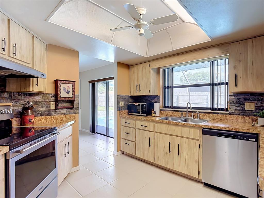 Property for sale at 7054 LEXINGTON CIRCLE, BROOKSVILLE, FL, 34602