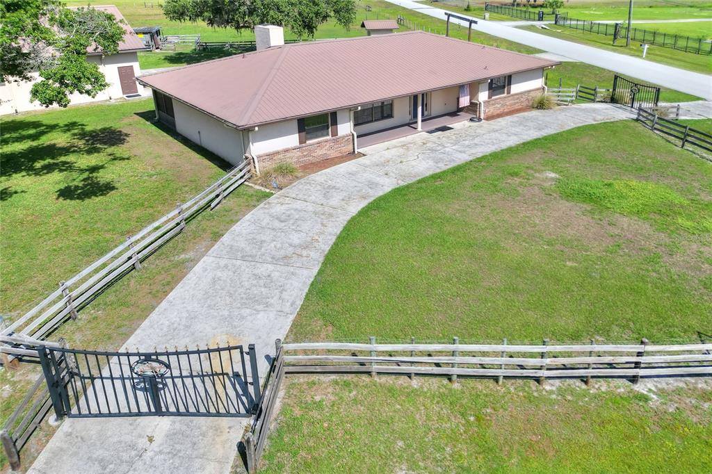 Circular driveway
