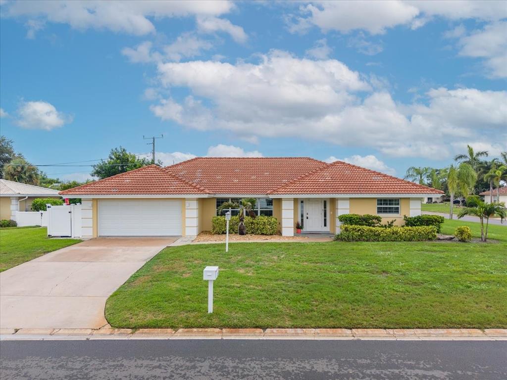 Property for sale at 100 MATISSE CIRCLE W, NOKOMIS, FL, 34275