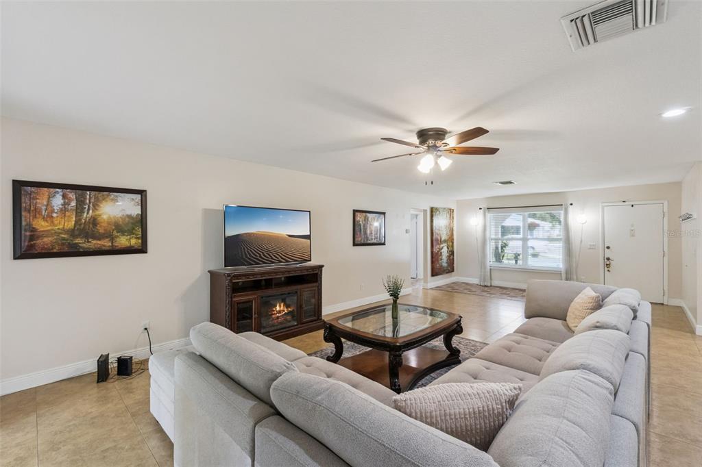 Property for sale at 5246 MAYAPPLE CIRCLE, ORLANDO, FL, 32821