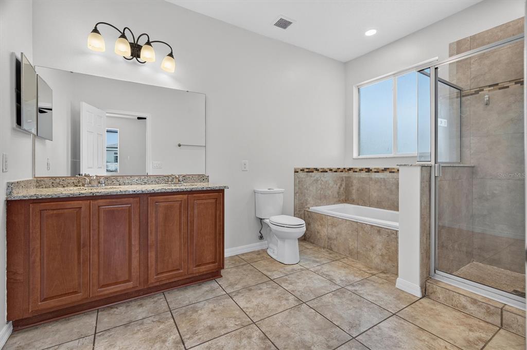 Primary En-Suite Bathroom