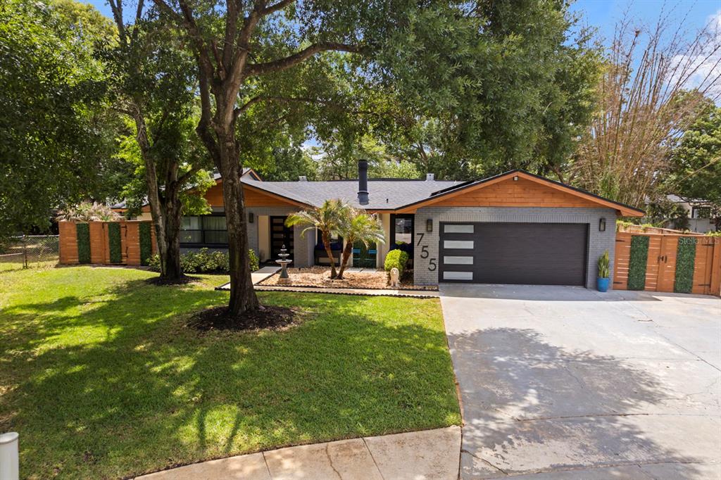 Front of Home, Mature Landscape