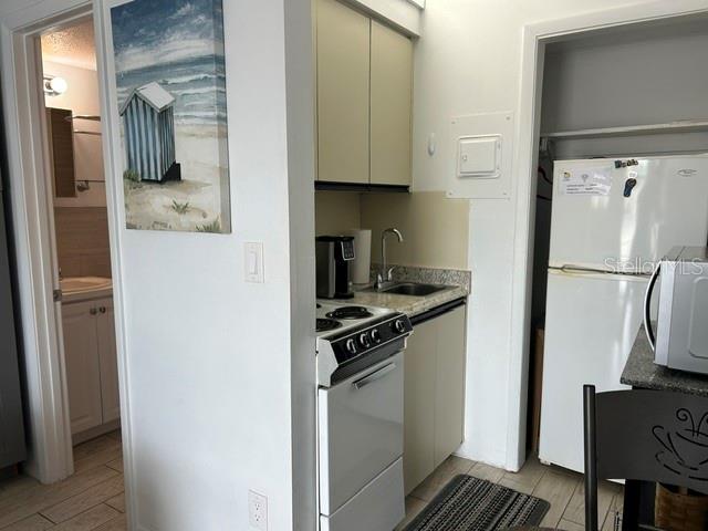 Property for sale at 908 VILLAS DRIVE UNIT 68, VENICE, FL, 34285