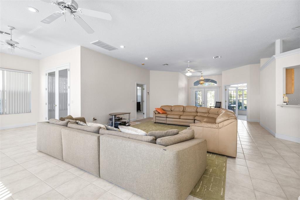 Property for sale at 2692 HUNTINGTON HILLS DR, LAKELAND, FL, 33810