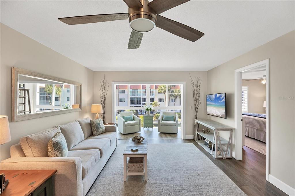 Refined coastal decor