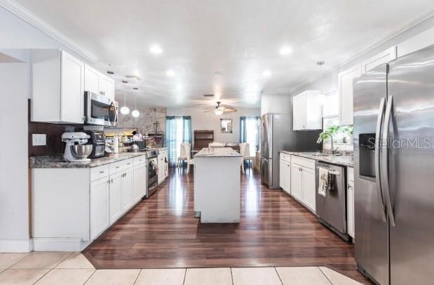 Kitchen with Island