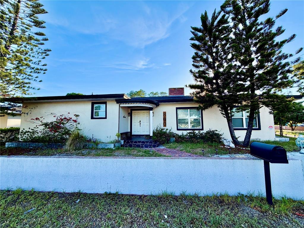 Front Elevation & Mailbox