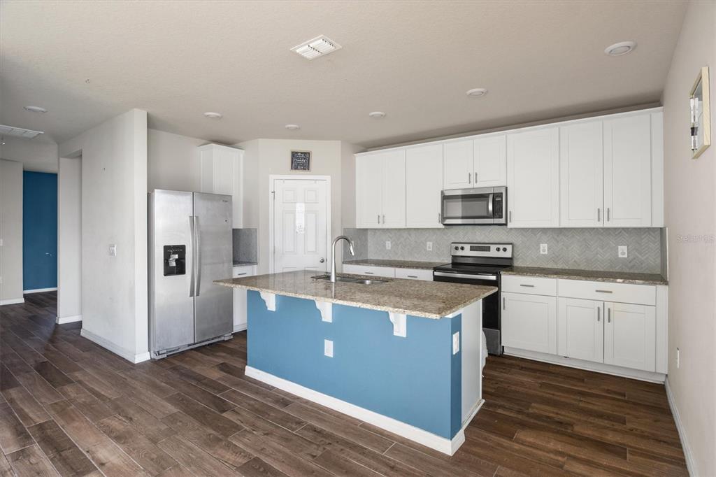 Property for sale at 884 CAMBRIDGE DRIVE, WINTER HAVEN, FL, 33881