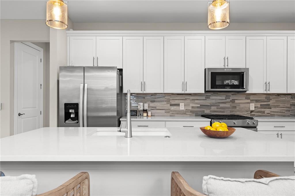 Quartz counter island