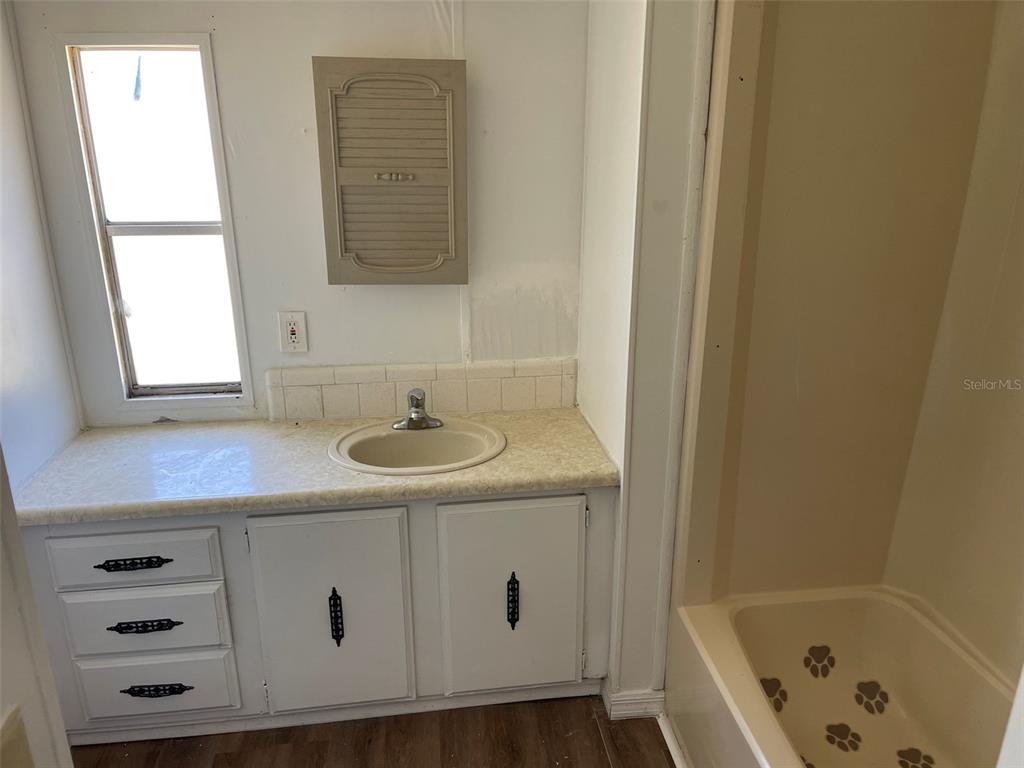 BATHROOM 1