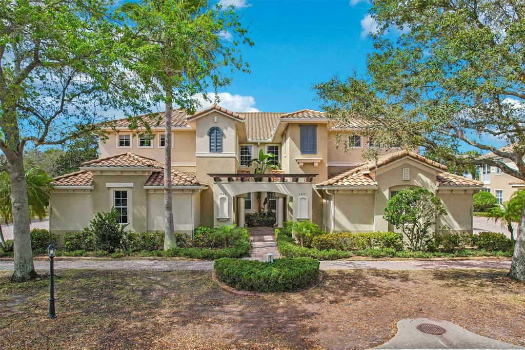 Property for sale at 1435 EMERALD DUNES DRIVE, SUN CITY CENTER, FL, 33573