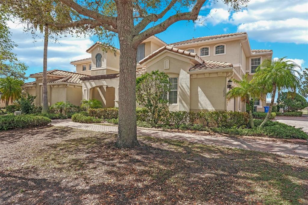 Property for sale at 1435 EMERALD DUNES DRIVE, SUN CITY CENTER, FL, 33573