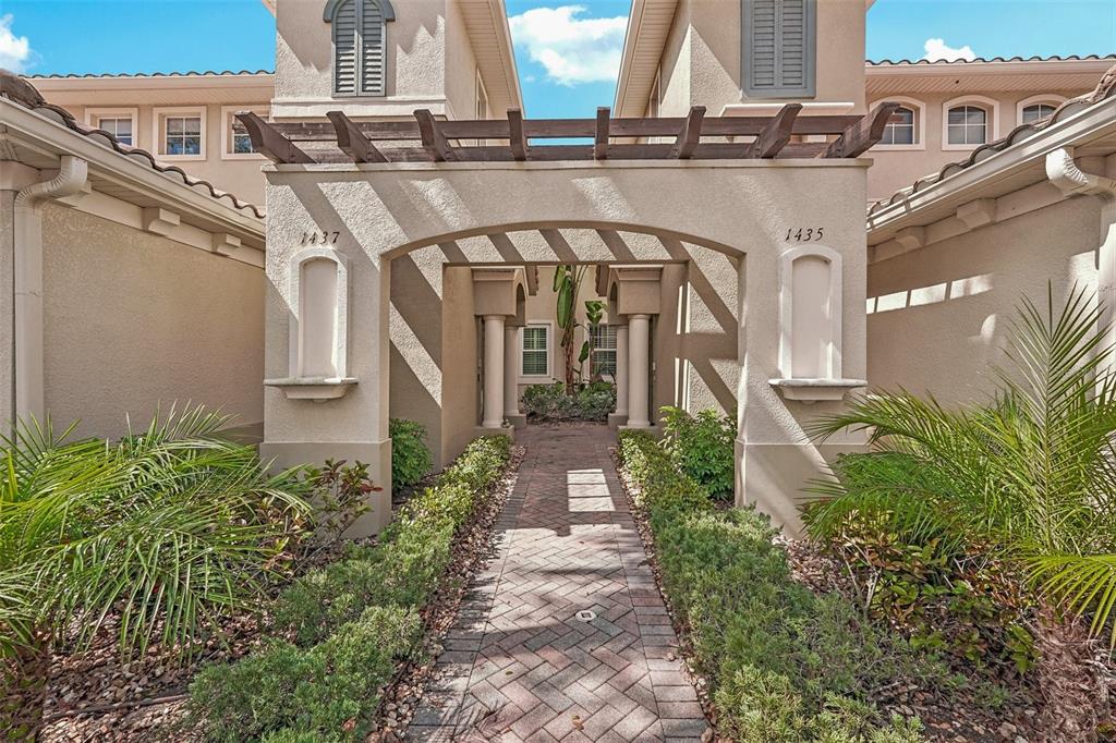 Property for sale at 1435 EMERALD DUNES DRIVE, SUN CITY CENTER, FL, 33573