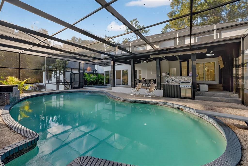 Property for sale at 305 SWEETWATER CLUB CIRCLE, LONGWOOD, FL, 32779