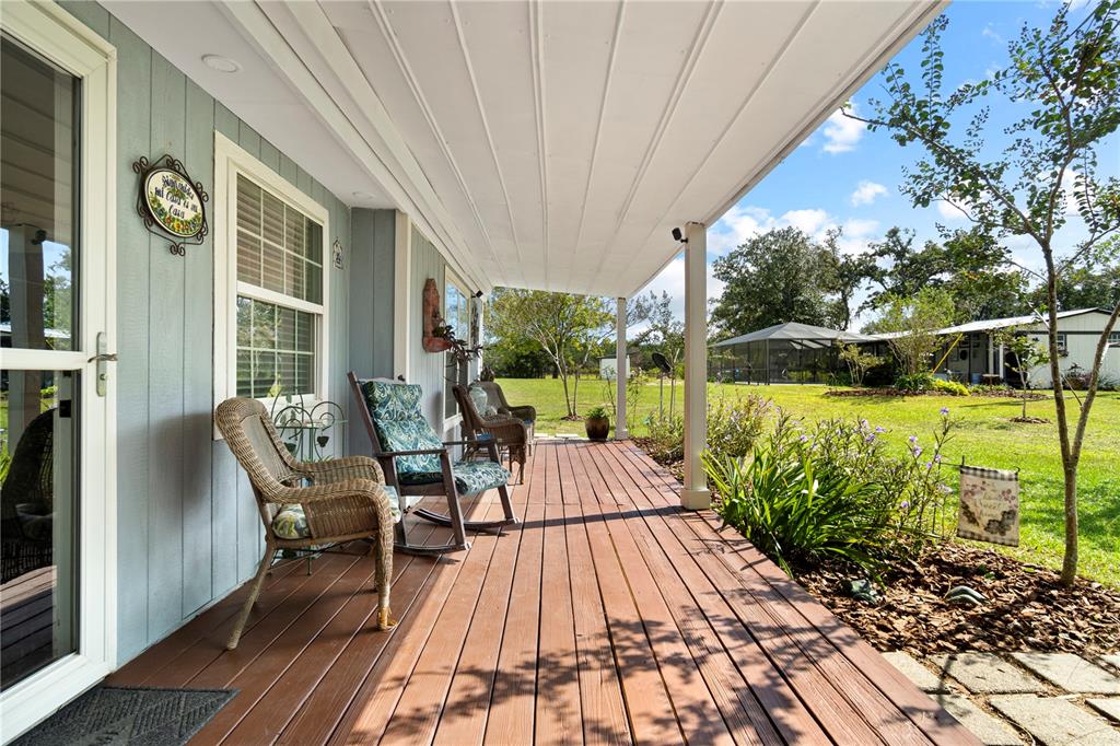 Peaceful and beautiful !Main House porch